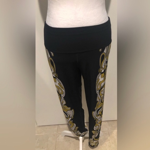 EVA VARRO Reversible Leggings with Gold Scroll to Solid Black in Size L - Picture 4 of 4